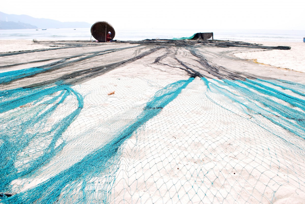 mending_their_nets_the_fishermen_fishery_rope_subsistence_sand_the_beach_coast-567326.jpg!d